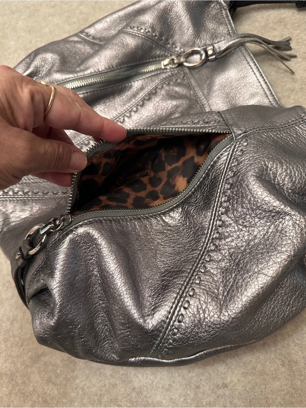 B. Makowsky Y2K Silver Metallic Leather Hobo Shoulder Bag Purse - Picture 5 of 14